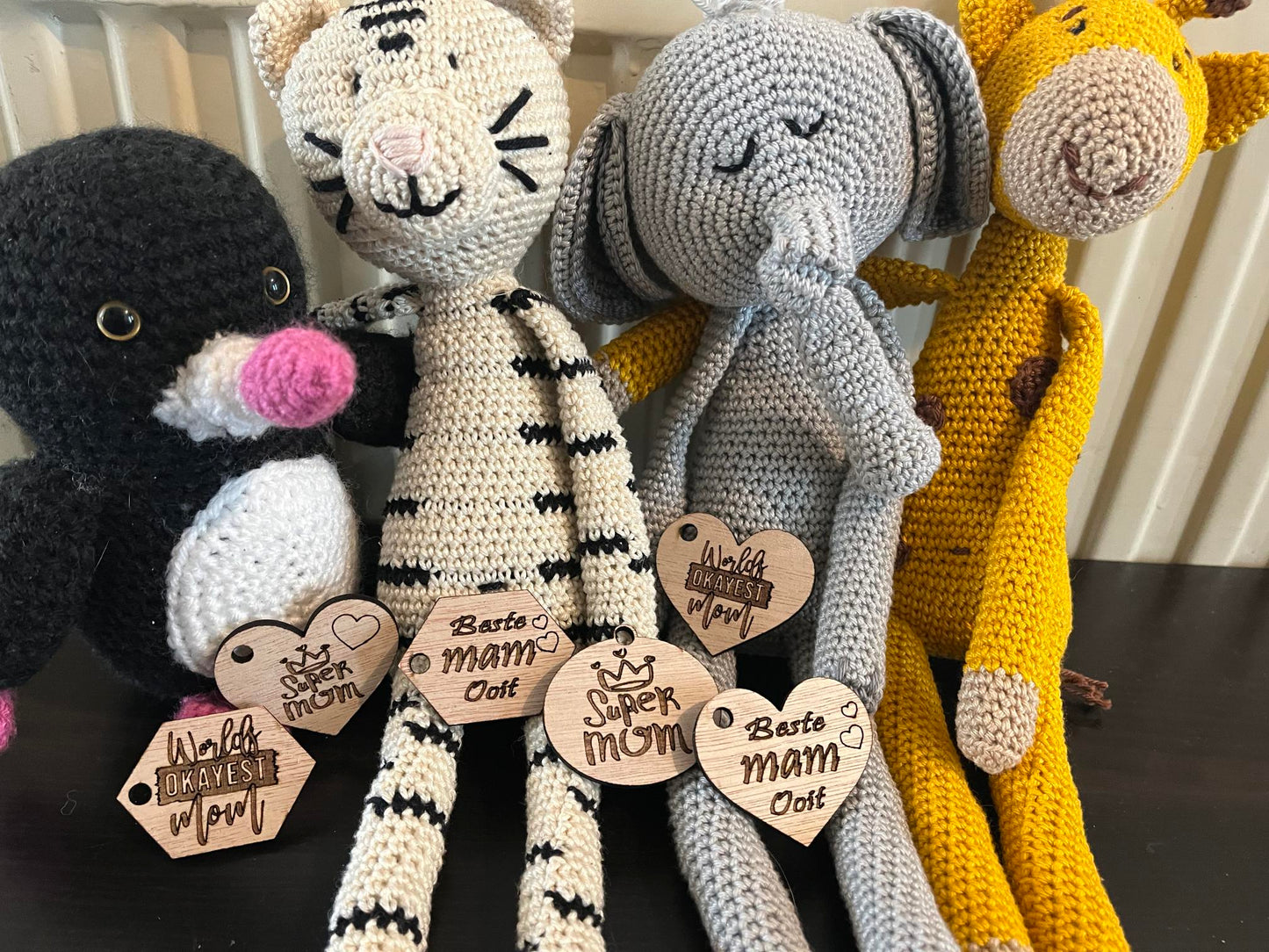 Moederdag sleutelhanger "World's okayest mom" heart